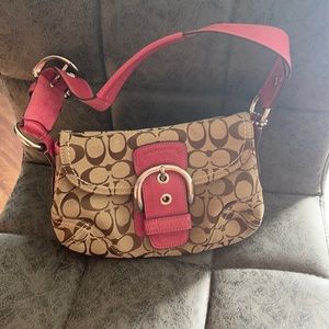 9 1/2 wide  x 7 L  6 inches deep